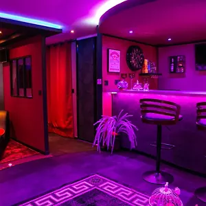 https://linsolite-spa-privatif-suite-luxueuse-jacuzzi.midi-pyreneeshotels.com