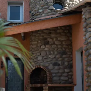 https://lou-visetto-anciennement-le-magnolia.hotels-rhonealpes.com